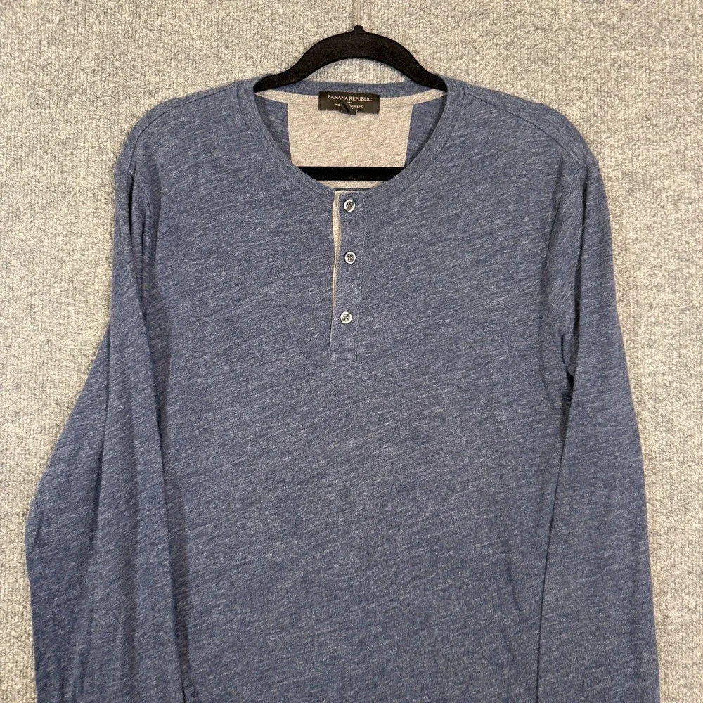Banana Republic Shirt Mens Medium Blue Long Sleeve‎ Henley Moisture Wicking